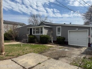 Building Photo - 636 Sydney Ave