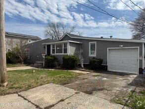 Building Photo - 636 Sydney Ave