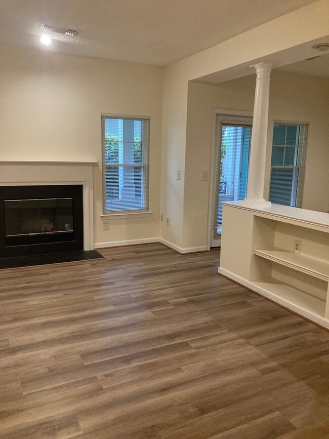 Foto del edificio - Beautiful 2 Bed 2 Bath Condo In Popular Oak Park Community - Water Included!