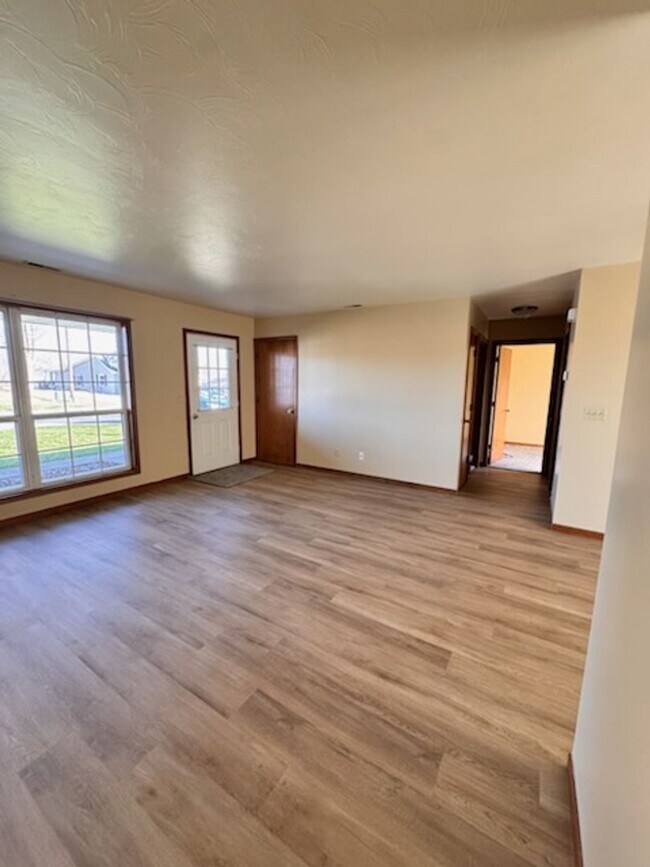 Foto del edificio - NEW LISTING 2 bed duplex in Albion, IN!