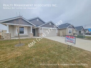 Building Photo - 7573 E Iroquois St