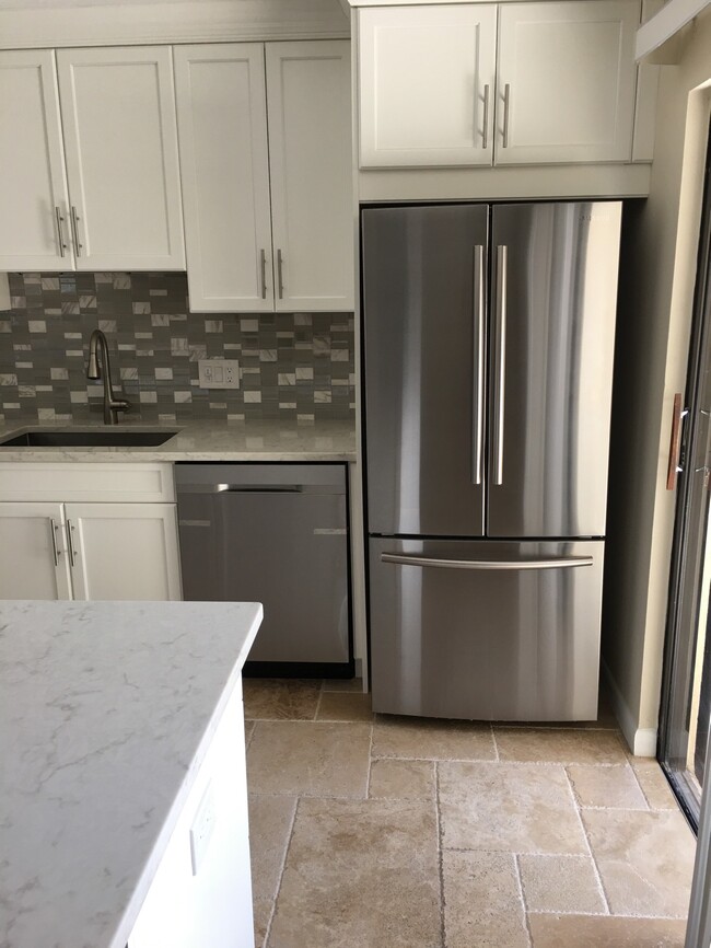 Building Photo - 217 2nd Ct