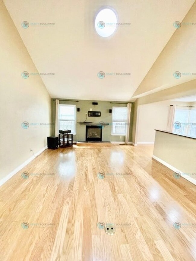 Building Photo - Beautiful- 4 Bedroom, 3 Bath, 3 Car Garage, NW Reno!