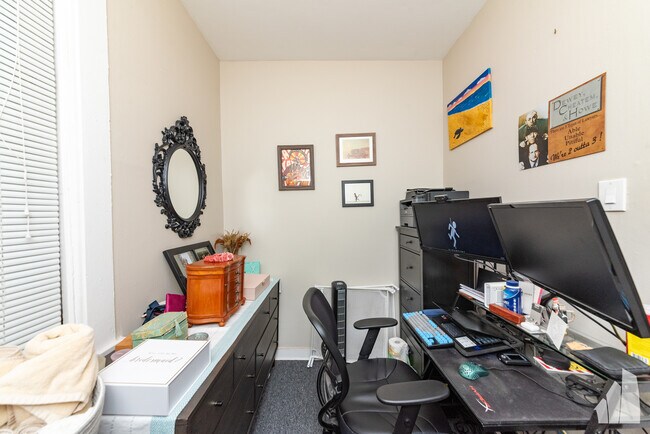 Foto del edificio - Adorable 1 bed lakeview apartment