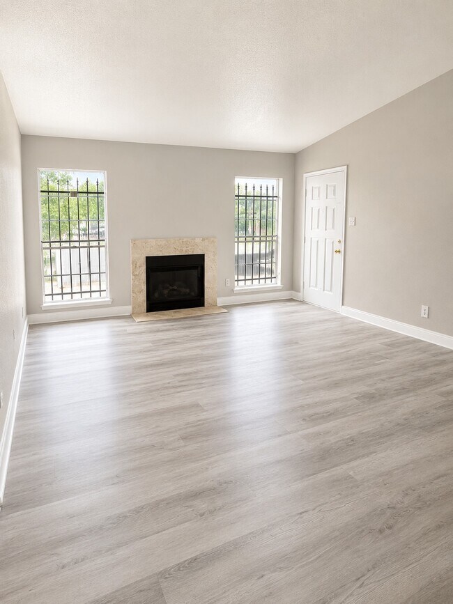 Foto del edificio - 6500 Sands Point Dr