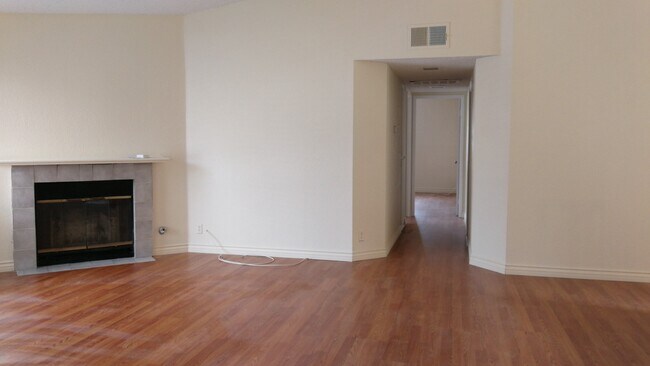 Building Photo - 24216 Sylvan Glen Rd