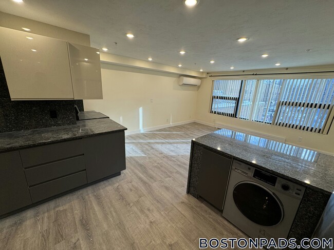 Foto del edificio - 1028a Commonwealth Ave