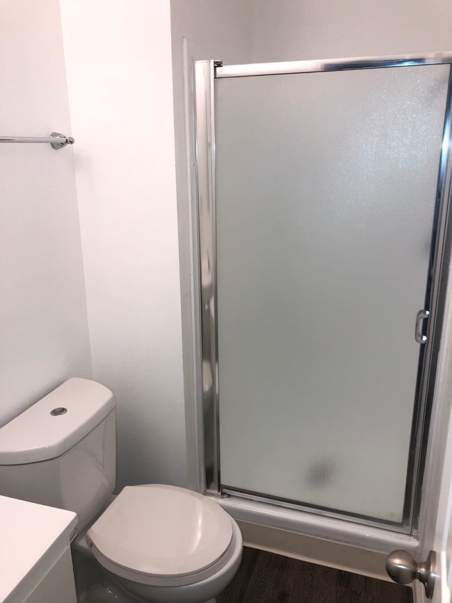 bathroom with shower - Villa Royale Apartments