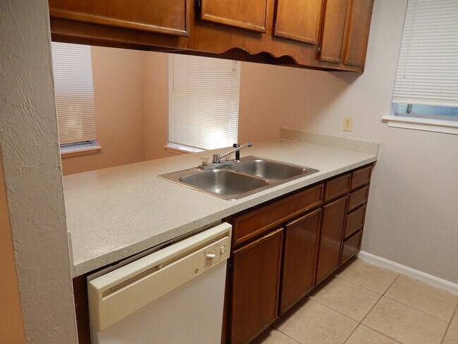Foto del edificio - 2334 Sylvan Ct