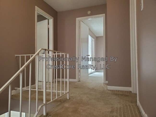 Building Photo - 45 Woodmont Dr