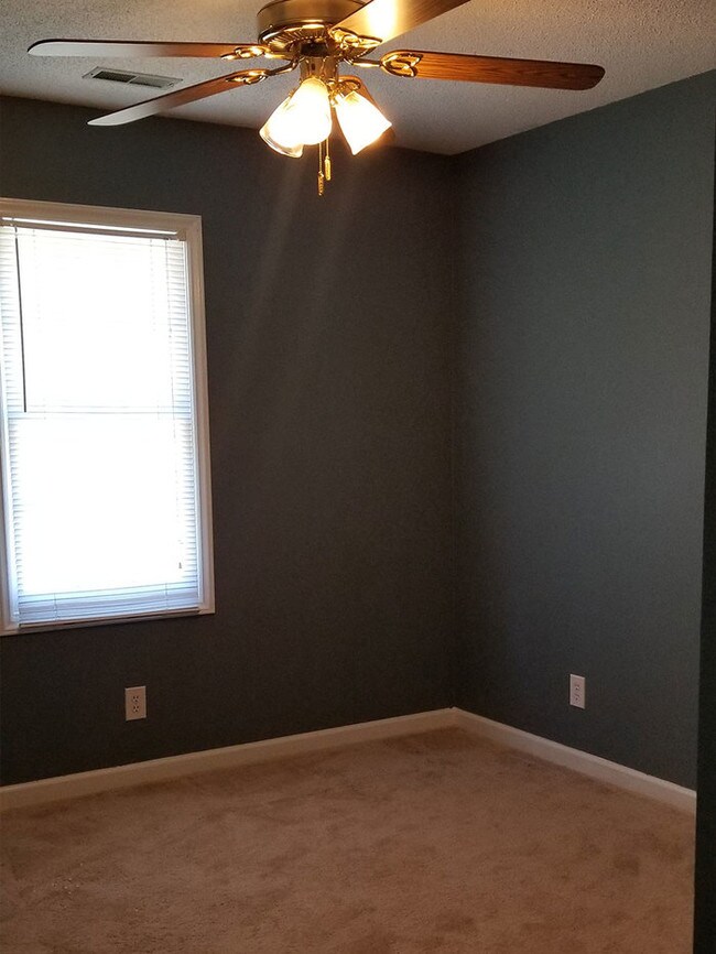 Building Photo - 5404 Bentgrass Dr