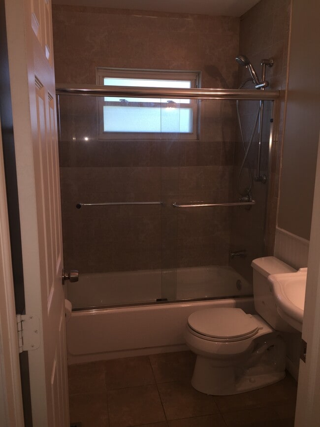 Foto del edificio - 7004 Monongahela Dr