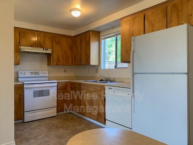 Foto del edificio - 2024 NE Fairview Ave