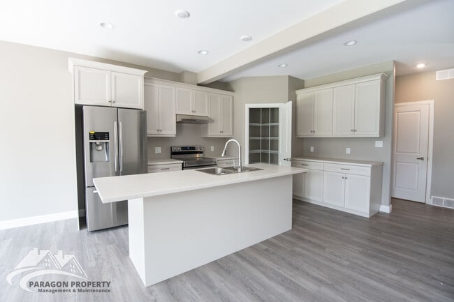 Building Photo - 62 Llydican Ave