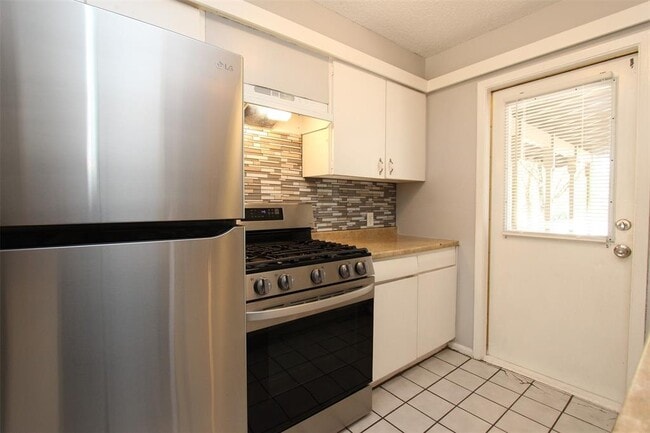 Building Photo - 2103 Columbia Cove