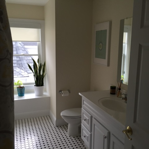 Detached bathroom - 22 Maple Ave