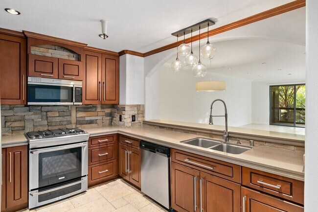 Foto del edificio - 324 N Palm Dr