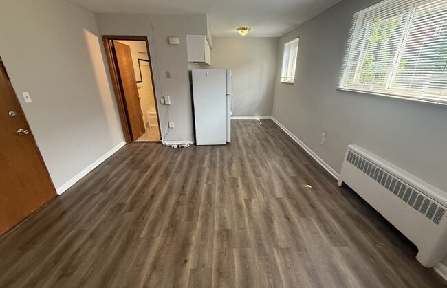 Building Photo - 362 Probasco St