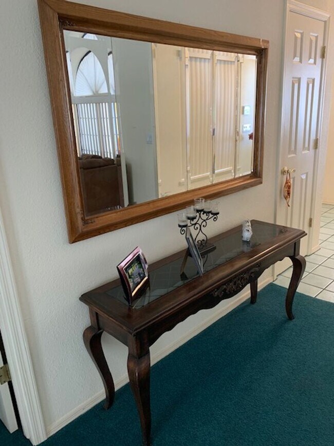 Foto del edificio - Long Term Unfurnished