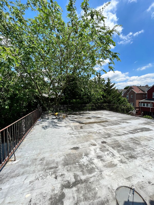 Foto principal - 5912 Riverdale Ave