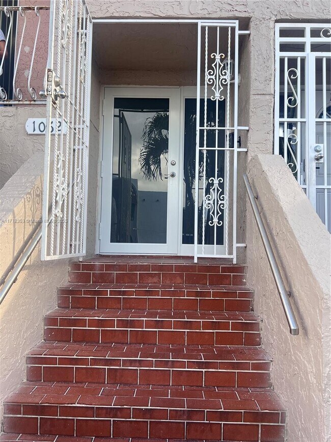 Foto del edificio - 1062 W 42nd Pl