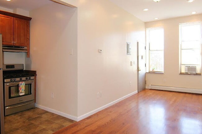 Building Photo - 305 W 123rd St