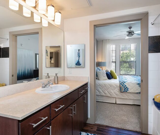 Foto del edificio - 810 E 9th St