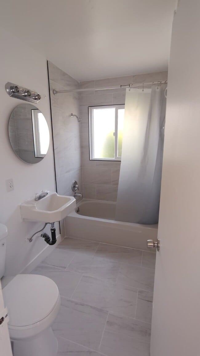 Bathroom - 507 Magnolia St