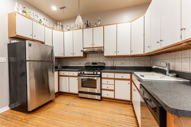 Foto del edificio - 2202 W Belmont Ave