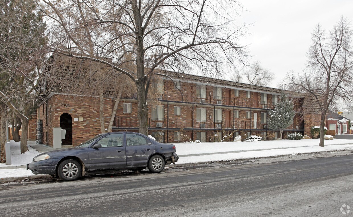 Primary Photo - Jean Larie Apartments