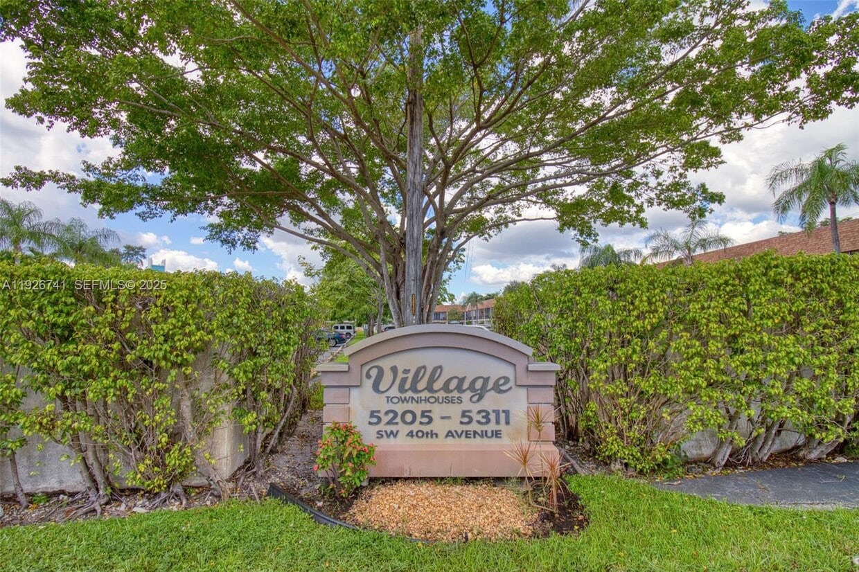 Foto principal - 5209 SW 40th Ave