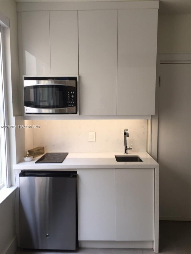 Building Photo - 119 Menores Ave