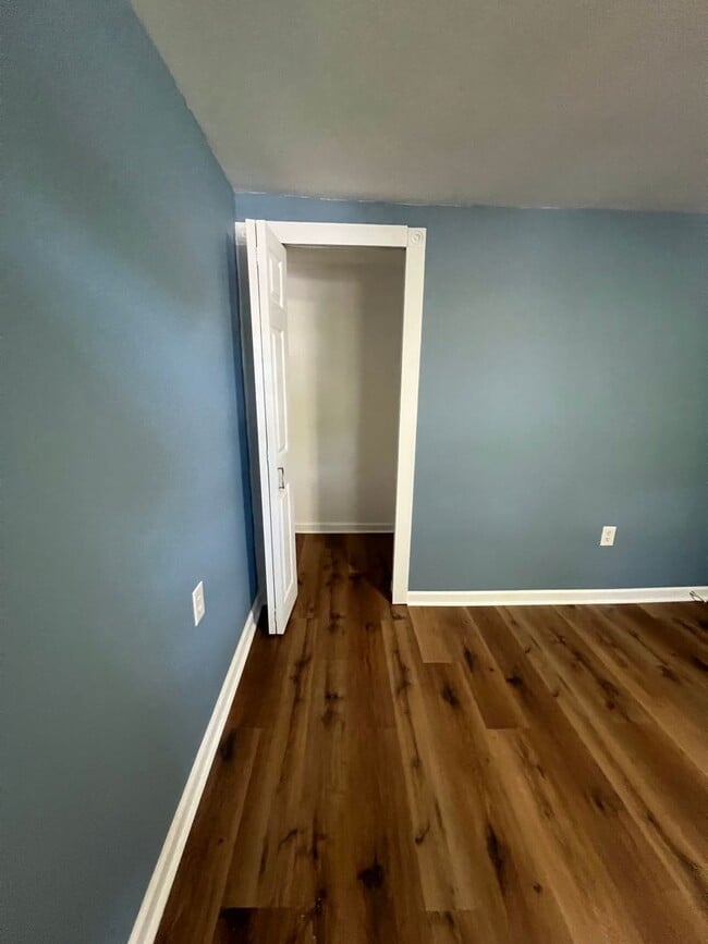 Building Photo - Newly Renovated 2 Bed/1 Bath Single Family...