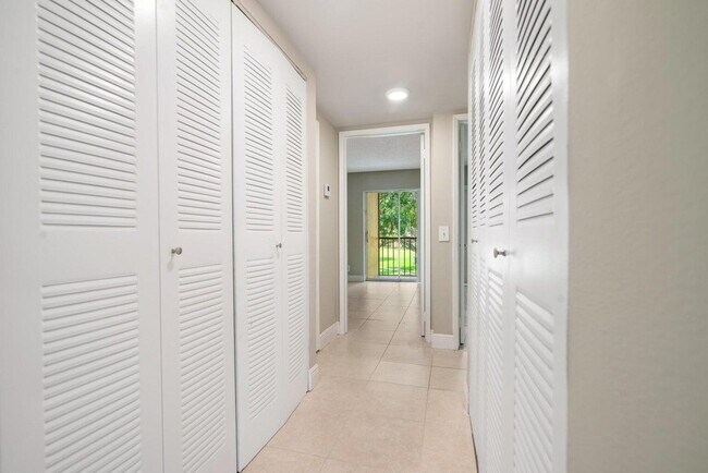 Foto del edificio - 516 Meadows Cir
