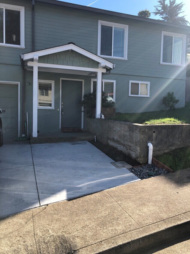 Foto principal - 941 Hemlock Ave