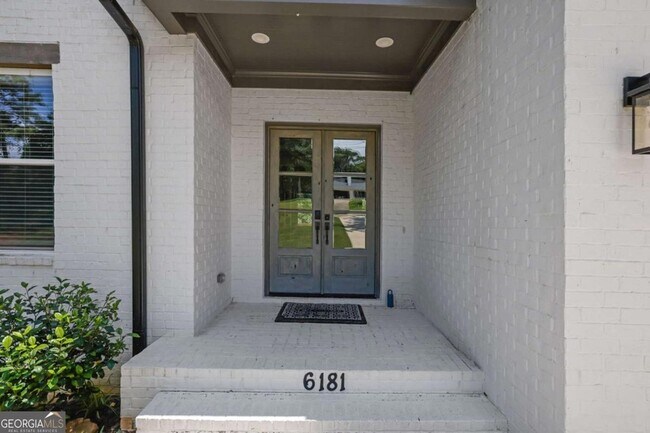 Foto del edificio - 6181 Shoreland Cir