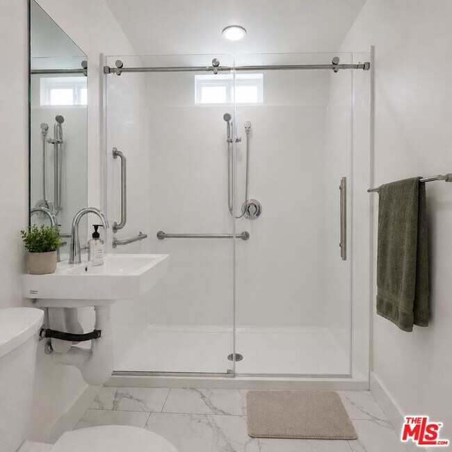 Foto del edificio - 10829 Peach Grove St