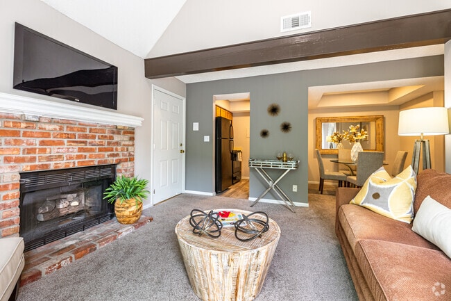 The Lakeview Loft - Living - Hunter's Pointe Apartments