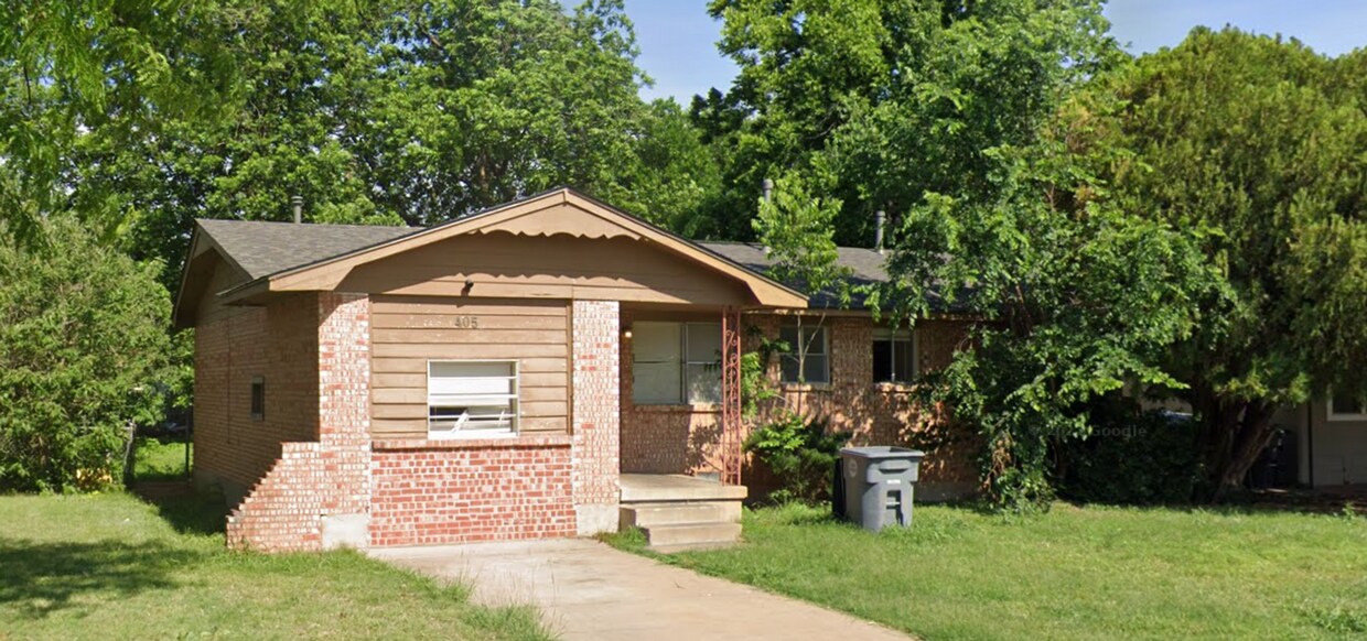 Foto principal - 4 bedroom 2 bath single-family home