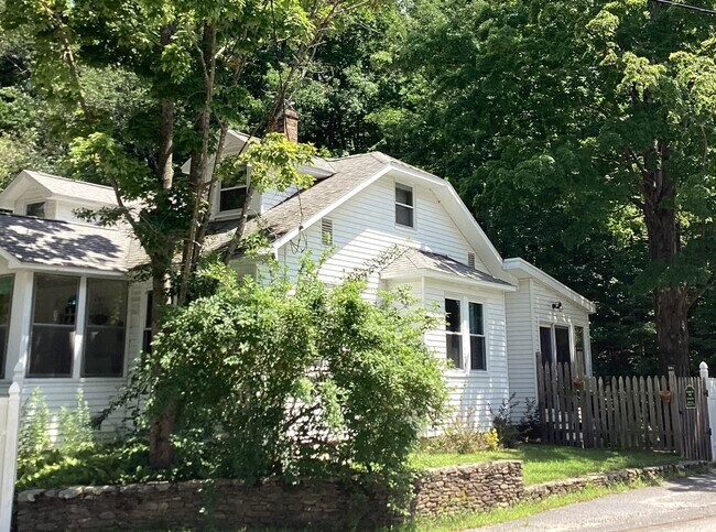 Foto del edificio - 155 Narrows Rd