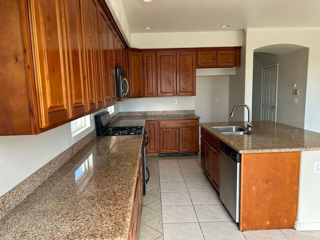 Foto del edificio - Amazing Floor Plan with 5 Bedrooms!