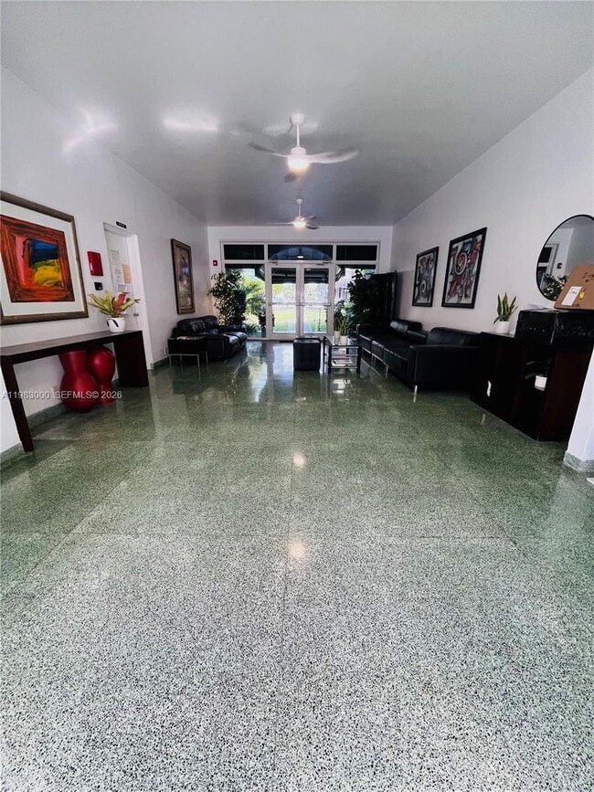 Foto del edificio - 10190 Collins Ave