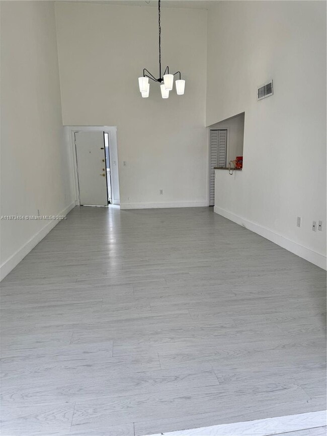 Building Photo - 9427 Fontainebleau Blvd