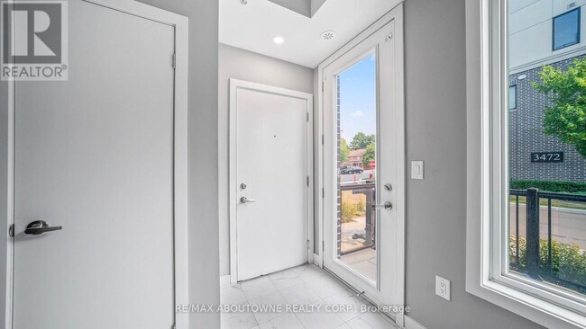 Building Photo - 3473-3473 Widdicombe Way