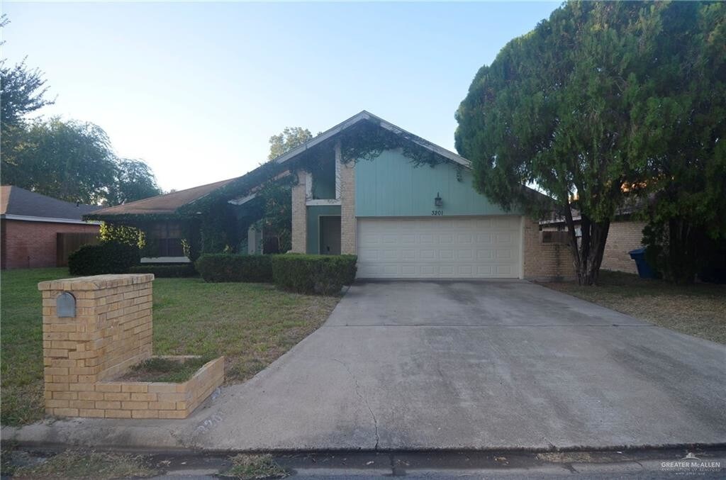 Foto principal - 3201 Goldcrest Ave