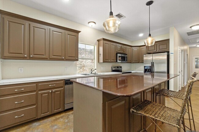 Foto del edificio - 270 Stoney Creek Ave