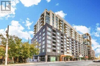 Building Photo - 525 Adelaide St W