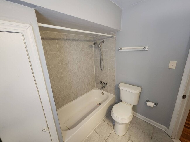 Building Photo - Charming 4-Bedroom Property in Prime Location