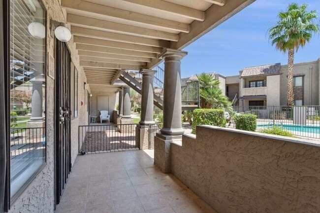 Building Photo - Prime poolside corner 2 bedroom 2 bath condo located in the Bella Vita complex.
