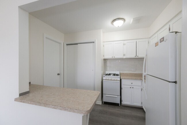 Foto del edificio - 15311-16 Knox Ave-